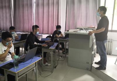 学业导师护航返校生 专业心理与技术咨询助力成长